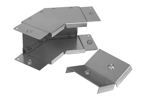 135 ° angle, knee 100 x 100 mm, cover between the outlets
